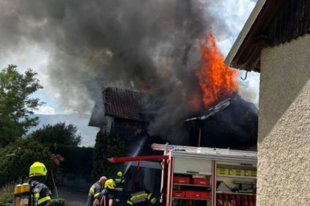 Weißenbach an der Enns – Brand greift auf Dachstuhl über
