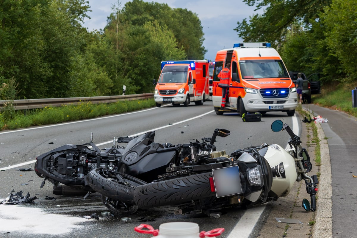 Iserlohn – Schwerer Unfall von zwei Motorrädern und Autos