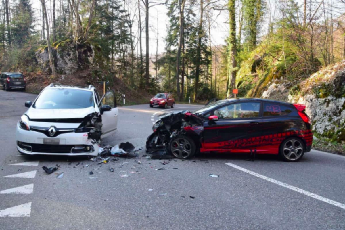 Seewen SO - Zwei Autos nach Kollision schrottreif