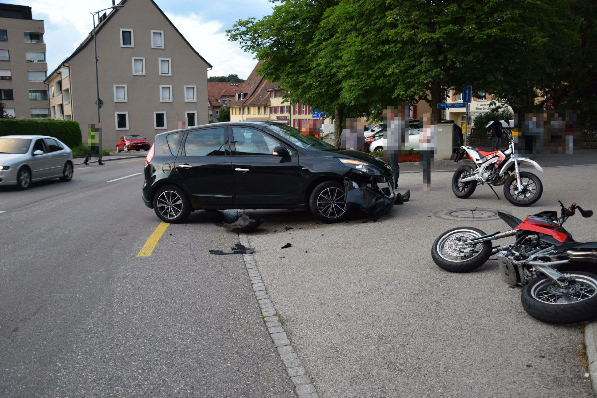 Breitenbach SO - Kollision zwischen Auto und Motorrad