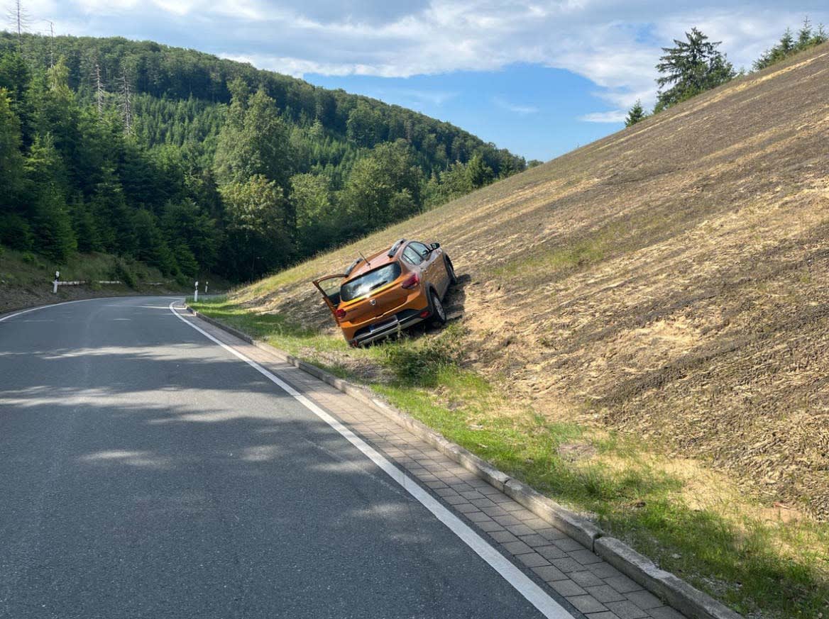 Detmold – Alfa Romeo-Fahrer gerät in Gegenverkehr