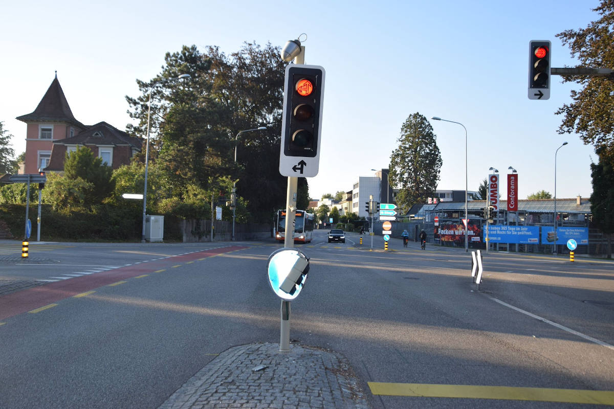 Zeugenaufruf Stadt Solothurn – Lichtsignalmast und Verkehrsschild umgefahren