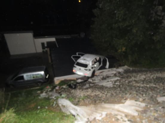 Unfall in Kierspe – Golf überschlägt sich und landet auf Garage