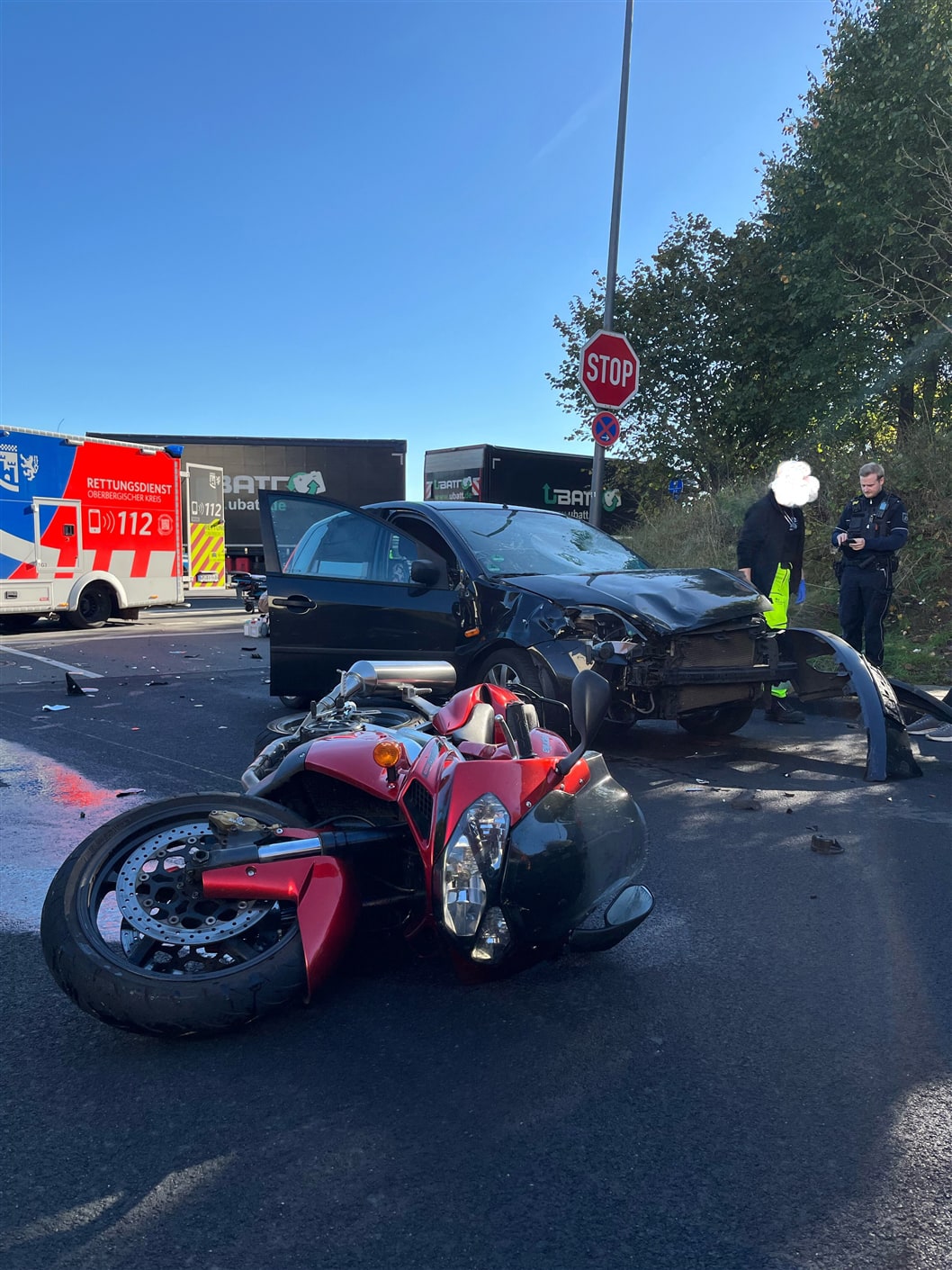 Radevormwald – Motorradfahrer bei Unfall mit Pkw schwer verletzt