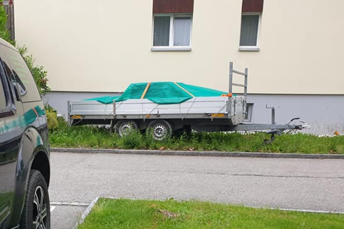 BAB 6 richtung Mannheim - Verlorene Ladung führt zu Verkehrsunfall mit zwei geschädigten Fahrzeugen