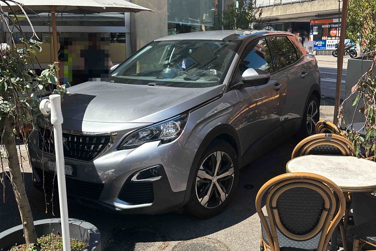 Olten SO – Autofahrerin erfasst und verletzt Frau in Restaurant