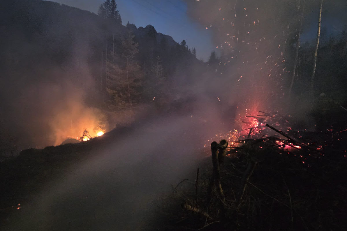 Seefeld – Böschungsbrand legt Verkehr lahm