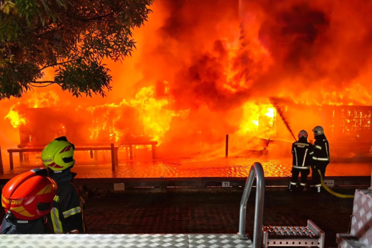 Brand zerstört Hunderte Bootsgaragen in der Ruster Bucht