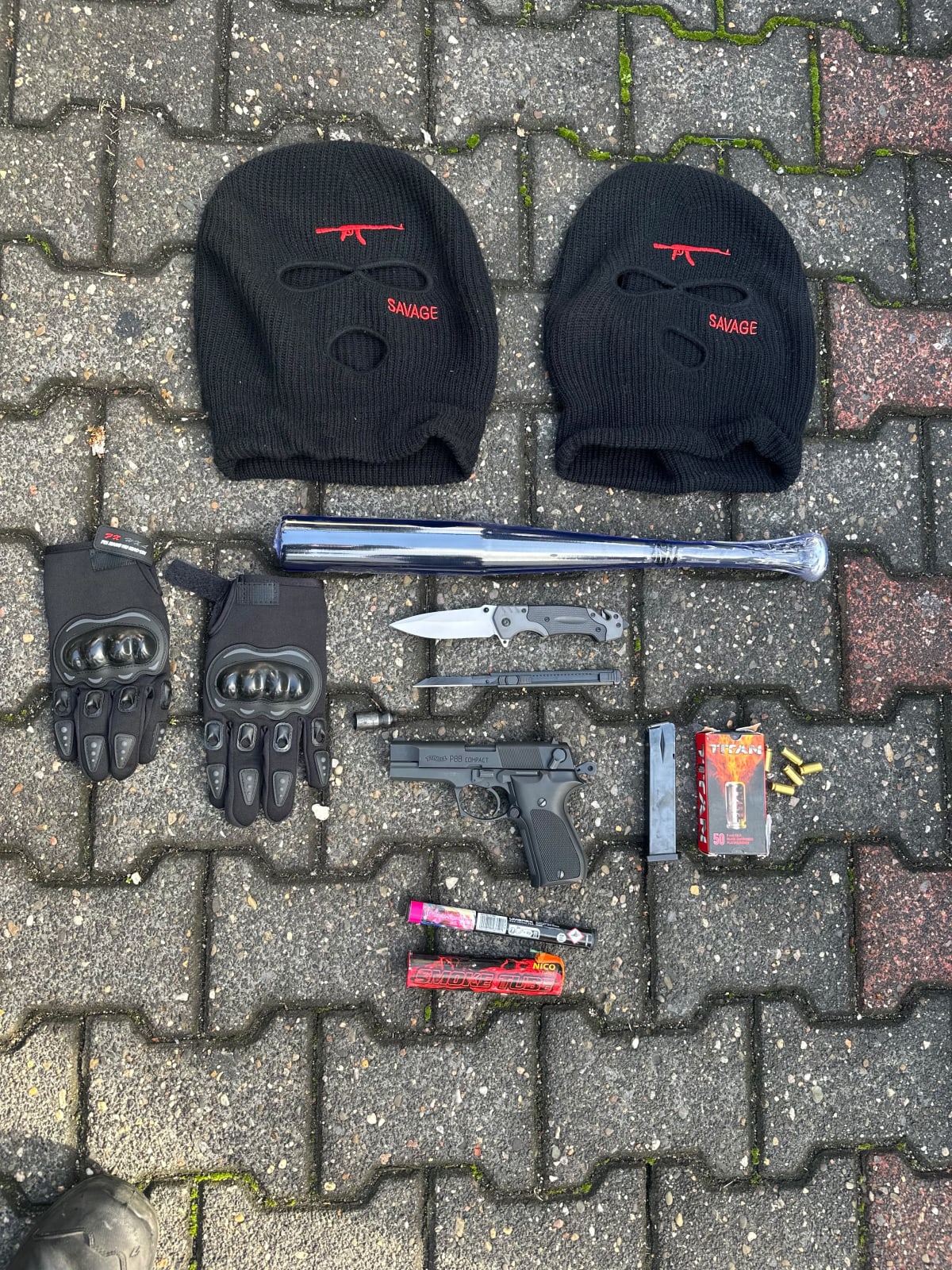 Düsseldorf – Waffen und gefährliche Gegenstände sichergestellt