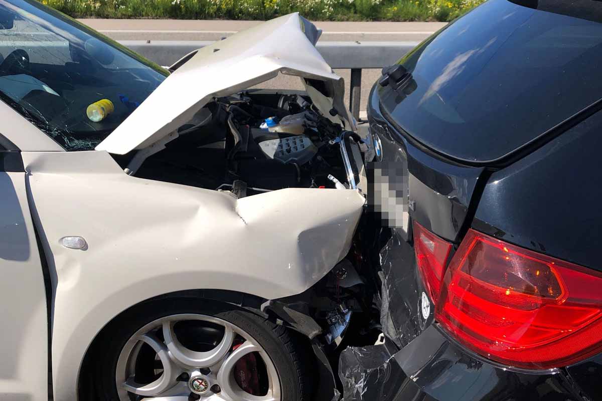 Niederbipp SO - Auffahrunfall zwischen zwei Autos auf der A1 - Zwei Verletzte
