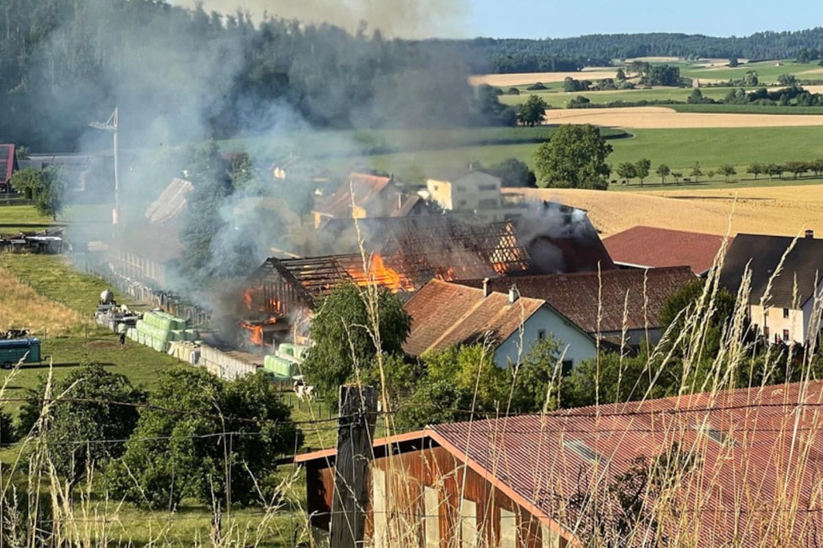Brand in Coeuve JU – Bauernhaus komplett zerstört