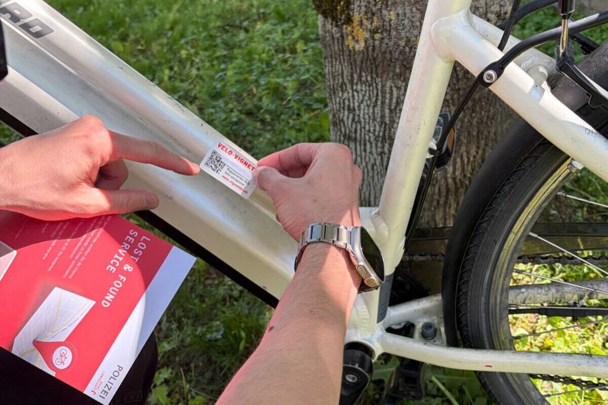 Stans NW – Polizei setzt auf Velo-Vignette gegen Diebstahl