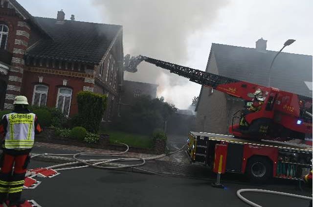 Scheeßel – Brand eines Schuppens greift auf Mehrparteienhaus über