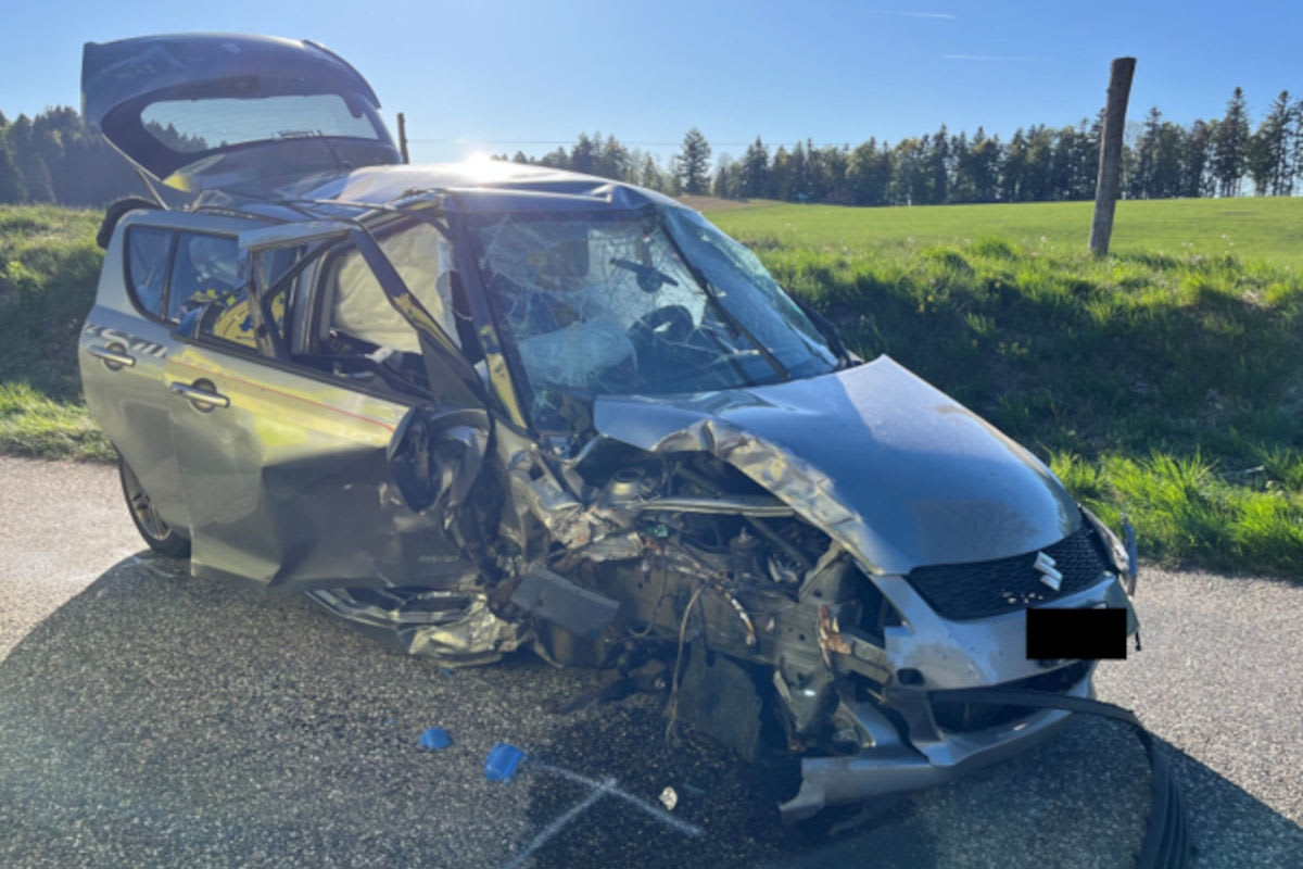 Lajoux JU – Auto überschlägt sich bei Unfall