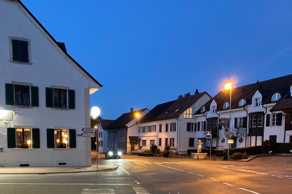 Büsserach SO - Motorradlenker kollidiert mit Fussgänger