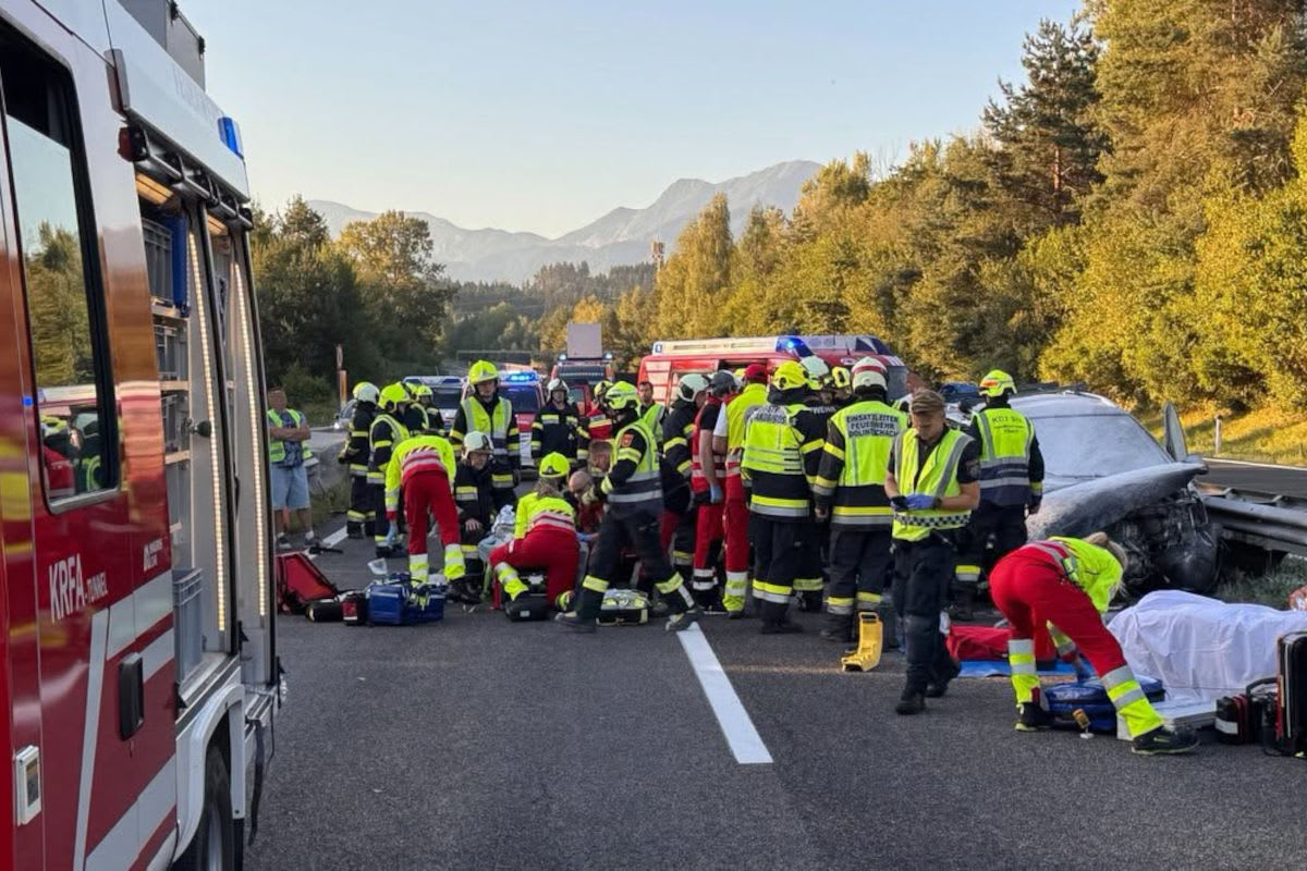 A11 bei Rosegg – Fünf Verletzte bei schwerem Unfall