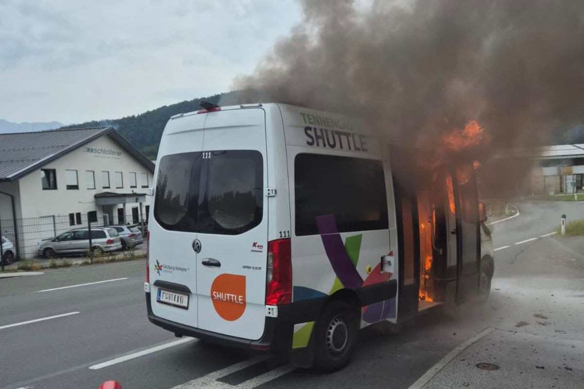 Adnet bei Hallein S – Kleinbus in Brand 