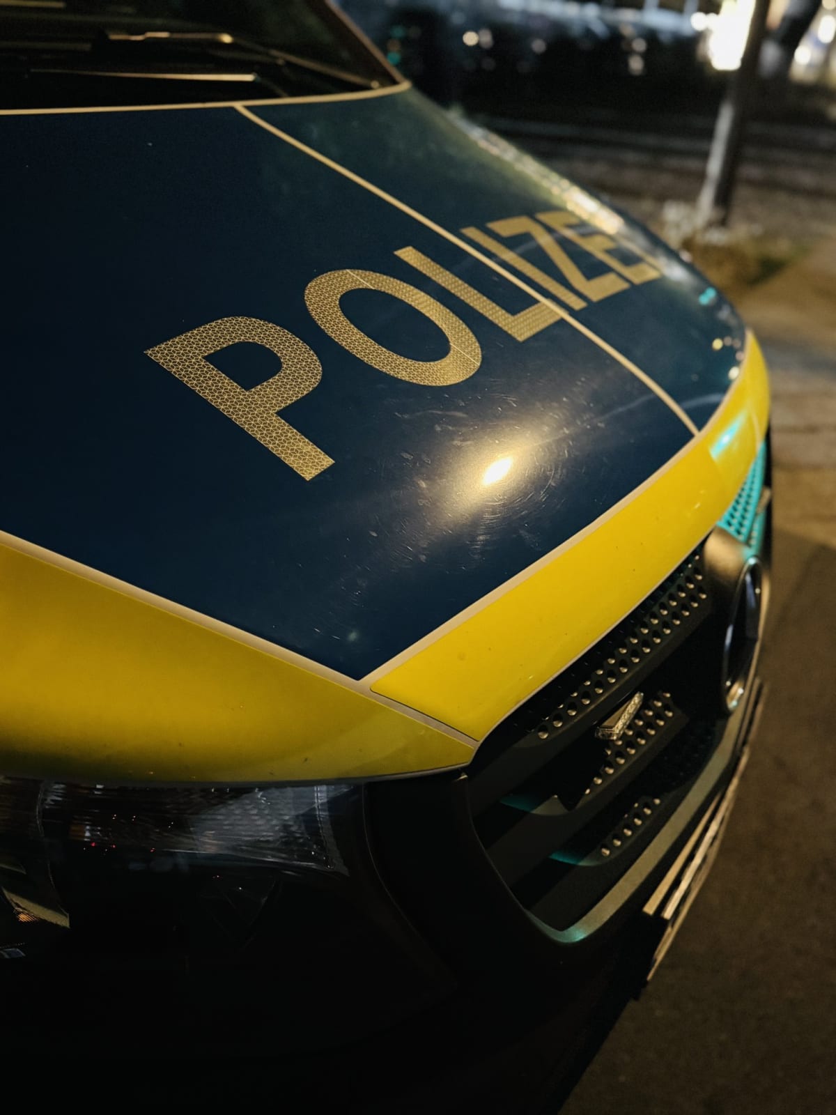 Hanau – Fußgänger bei Unfall mit Streifenwagen tödlich verletzt