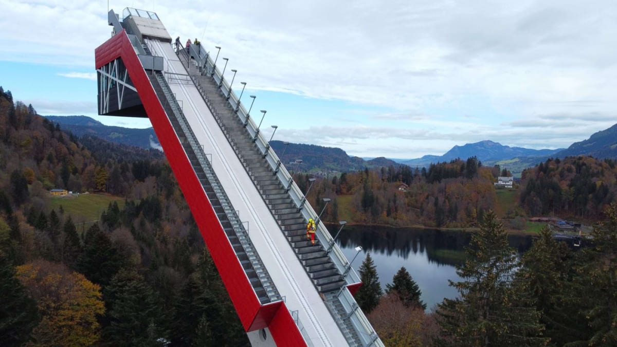 Oberstdorf – Feuerwehrmann stirbt bei Schanzenlauf