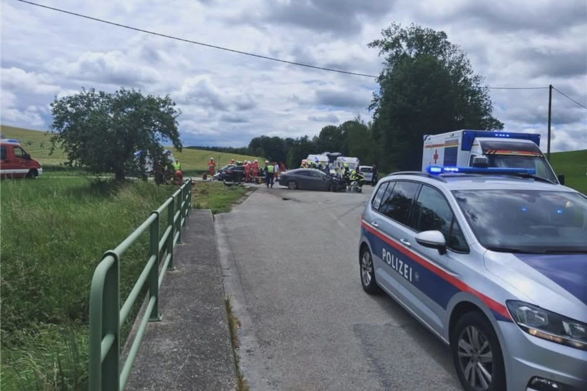 Mehrnbach – Fünf Verletzte bei Unfall nach Überholmanöver
