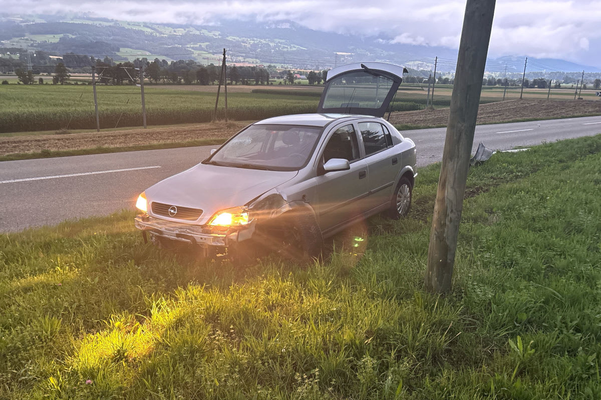 Unfall in Deitingen SO –  Auto kollidiert mit Telefonmast