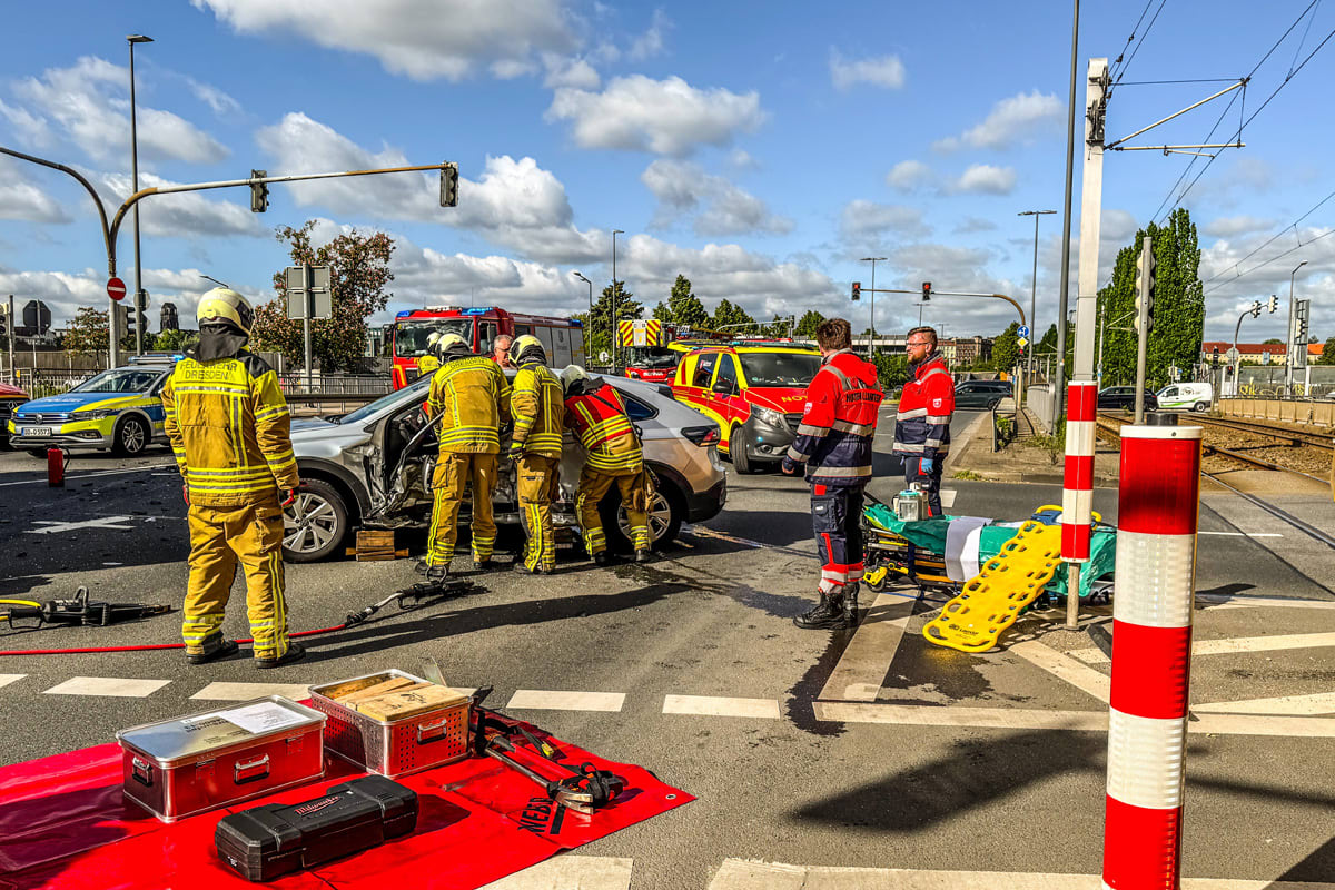 Dresden – Zwei Schwerverletzte bei Unfall an Kreuzung