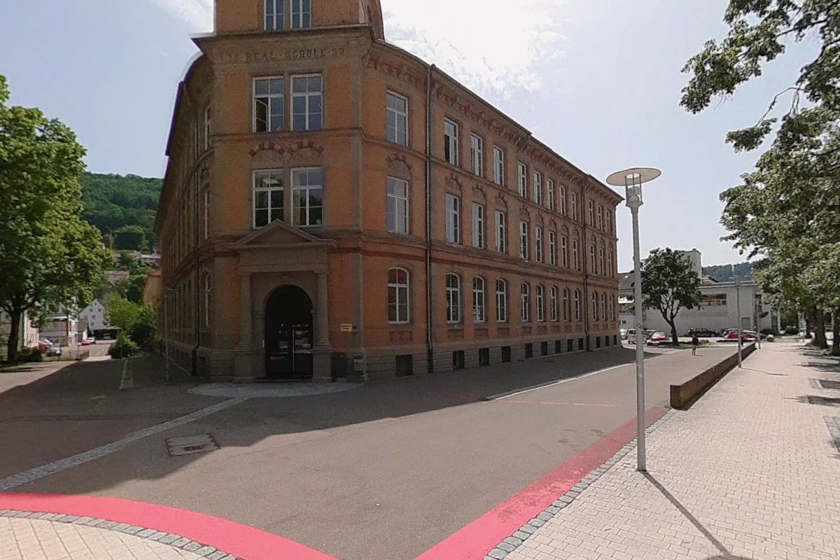 Albstadt – Messerangriff an Schule auf Lehrerin und 11-Jährigen