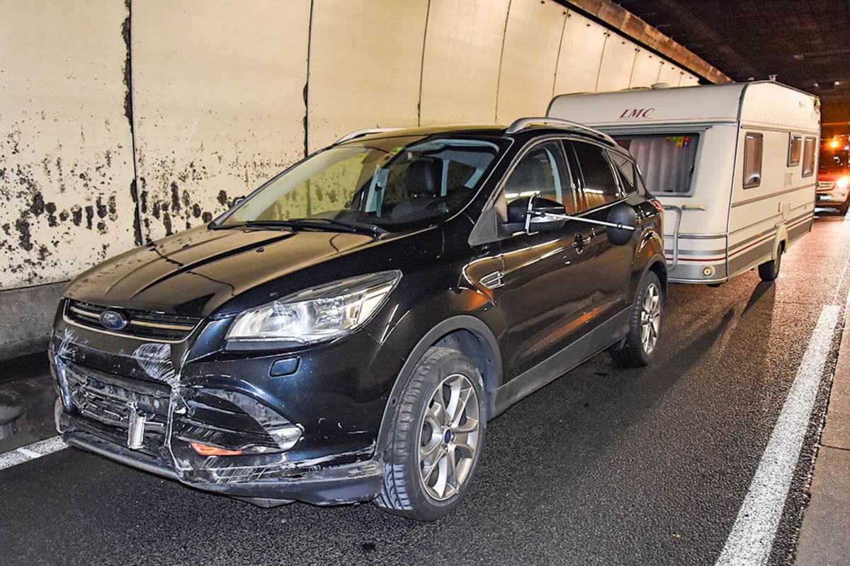 Emmetten NW - Seelisbergtunnel nach Verkehrsunfall gesperrt