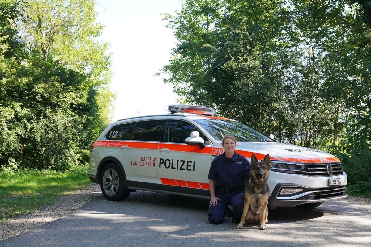 Lausen BL - Mit Unterstützung des Diensthundes «Forrest» zwei mutmassliche Einbrecher festgenommen