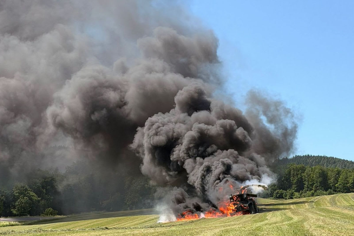 Krumbach – Erntemaschine und Feld in Brand geraten