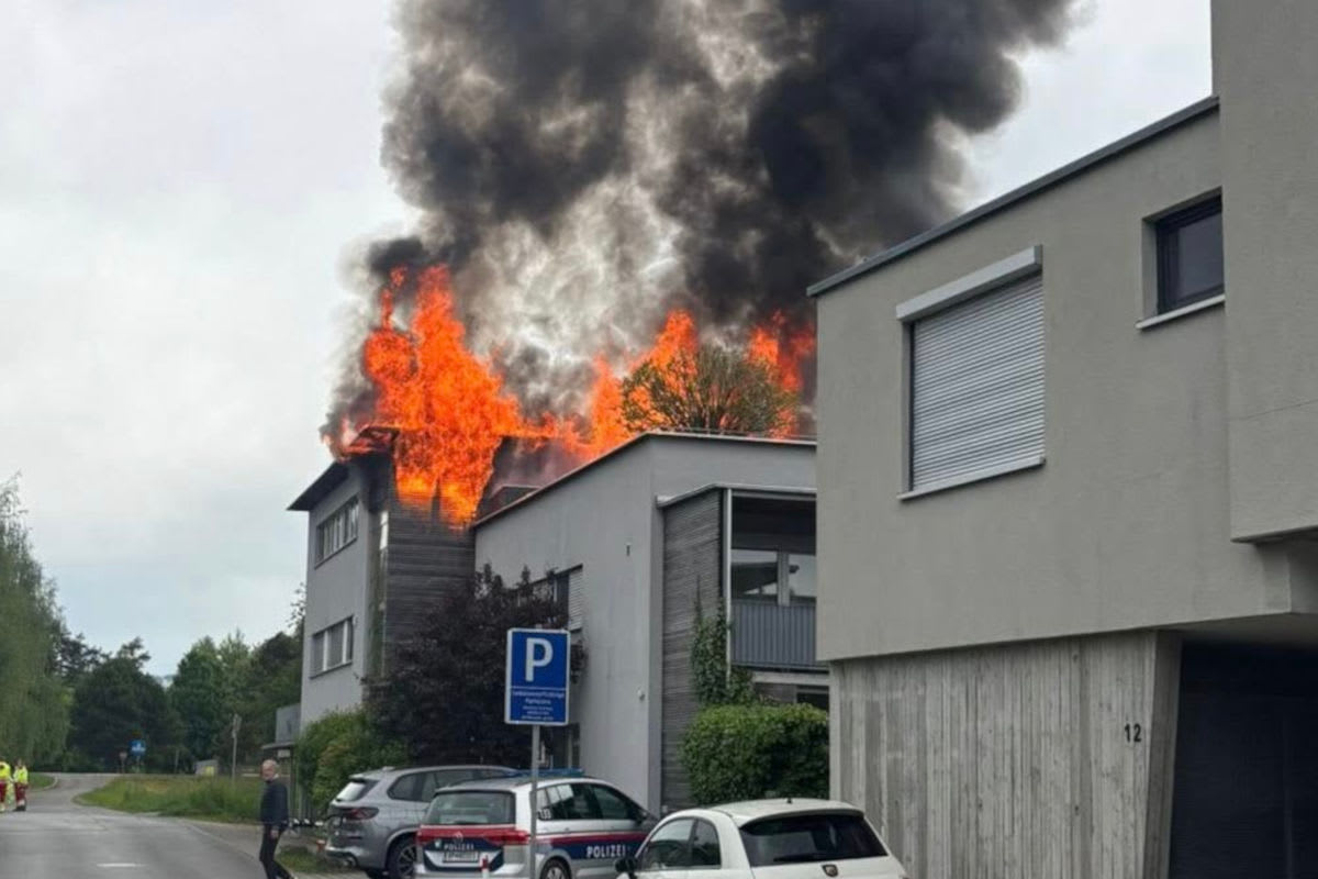 Hard – Wohngebäude in Brand geraten