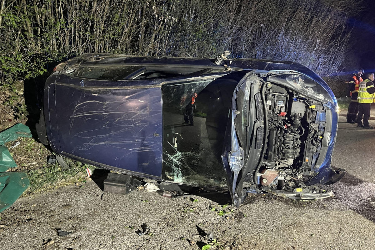 Allschwil BL – Unfall in Kurve endet mit Überschlag