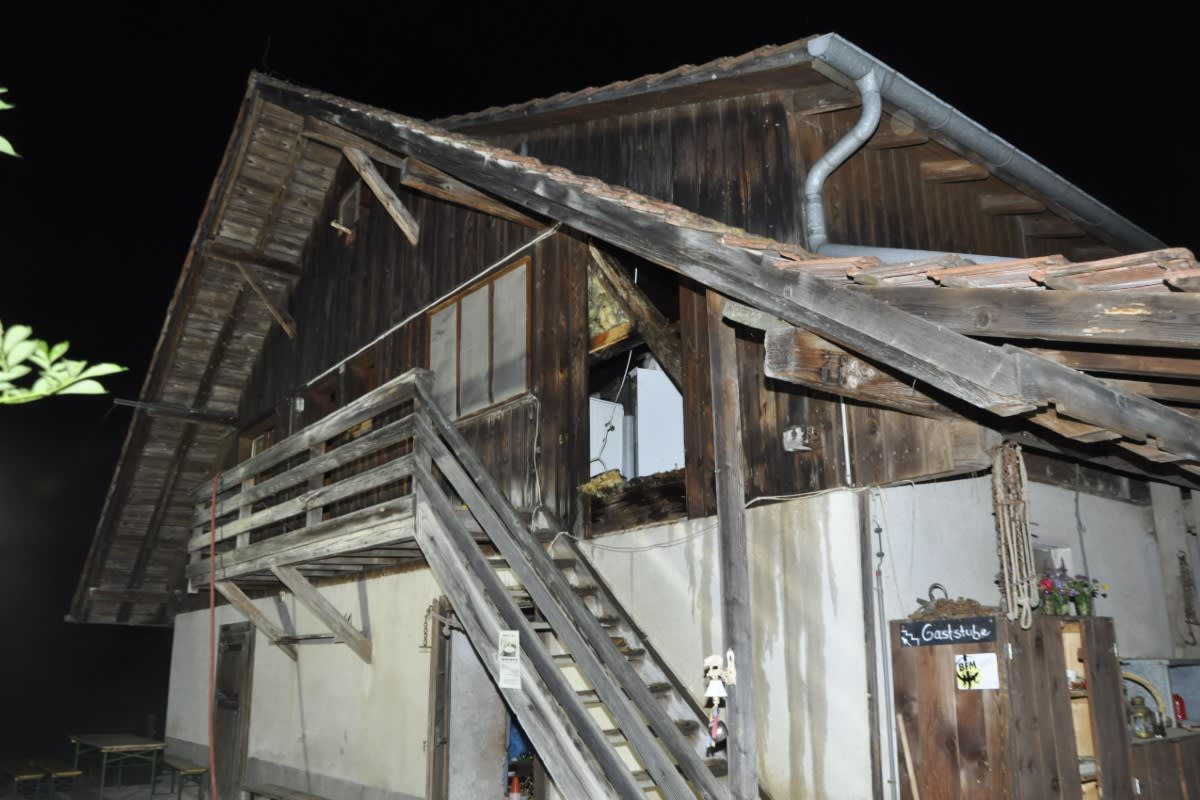 Brand in  Kleinlützel SO - Wespenspray löst Feuer in Besenbeiz aus!