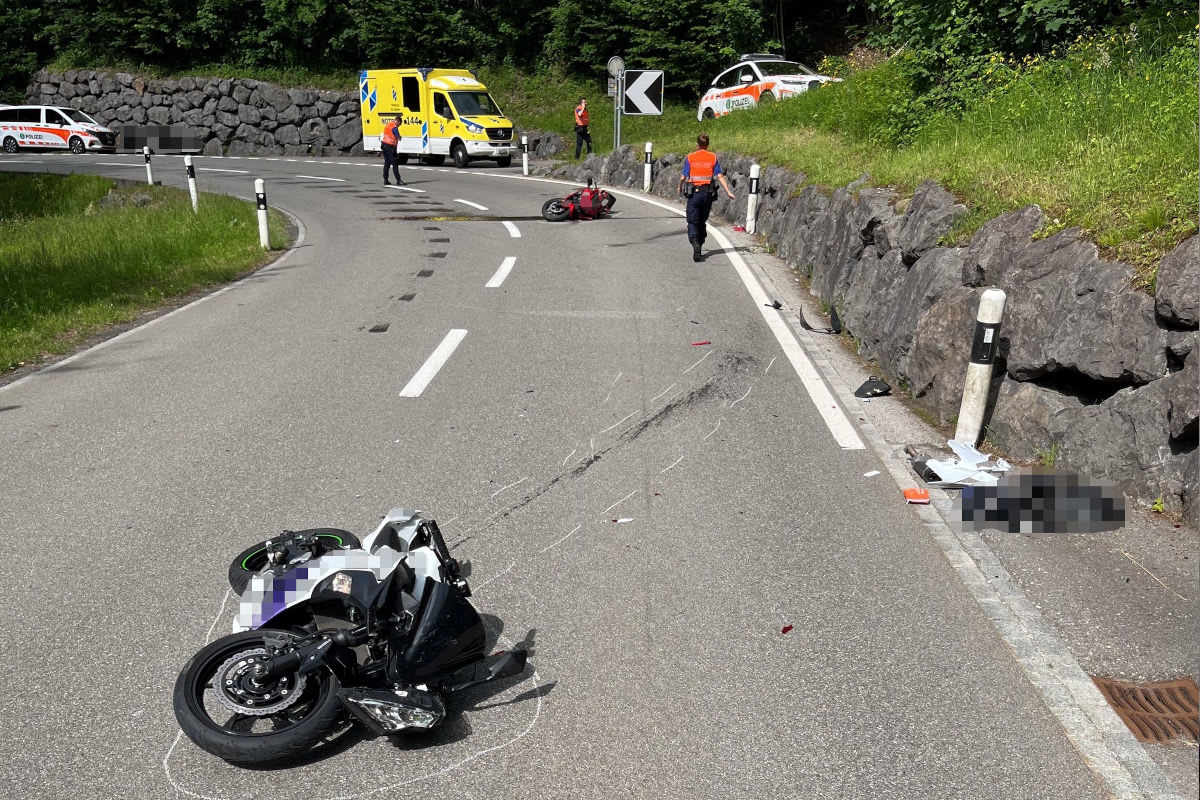 Gähwil SG – Unfall zwischen zwei Motorrädern