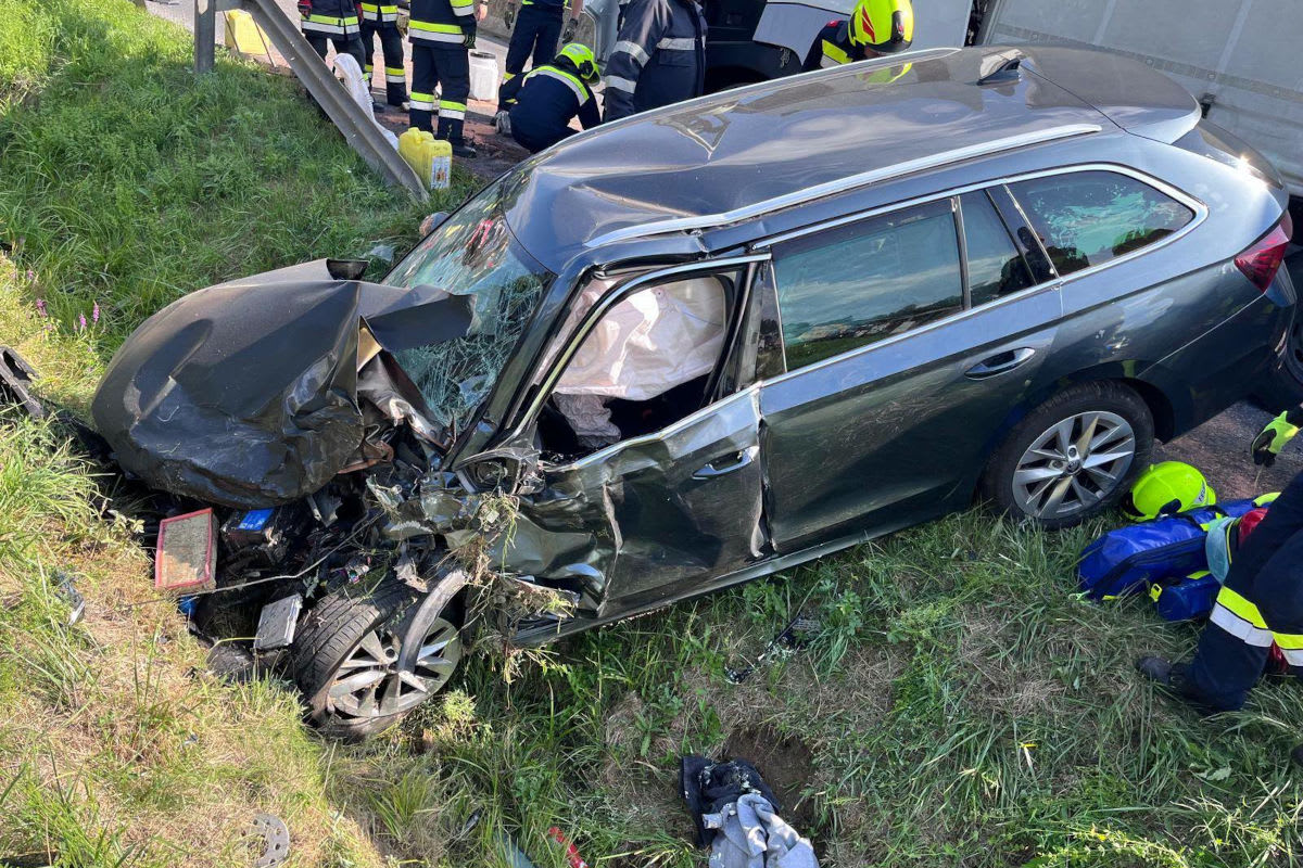 Unfall in Söding-Sankt Johann – Pkw kracht frontal in Sattelzug