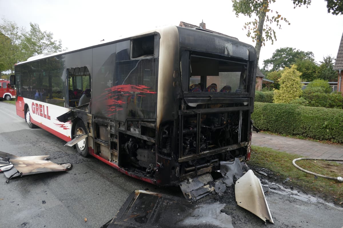 Wingst – Linienbus gerät während der Fahrt in Brand