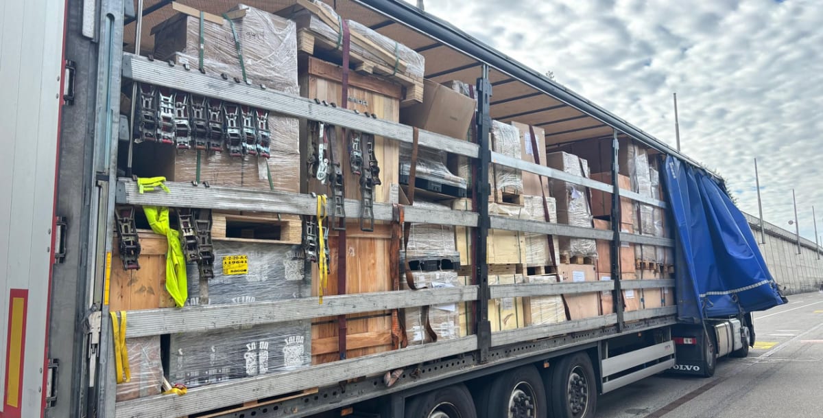 Schaffhausen – Lastwagen wegen Schräglage gestoppt