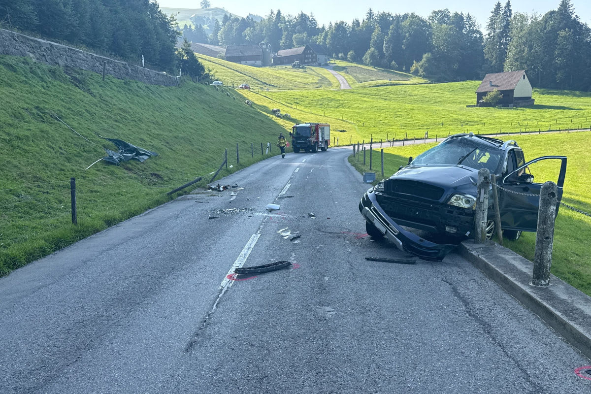Unfall bei Enggenhütten AI – Auto fliegt über Mauer