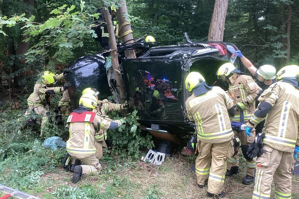 Berlin – Autofahrer bei Unfall lebensgefährlich verletzt
