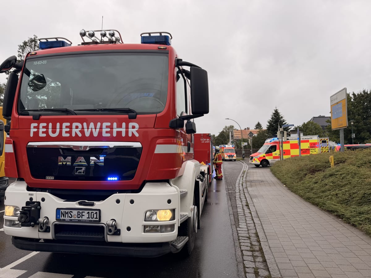 Neumünster – Radfahrer bei Unfall mit Lkw schwer verletzt