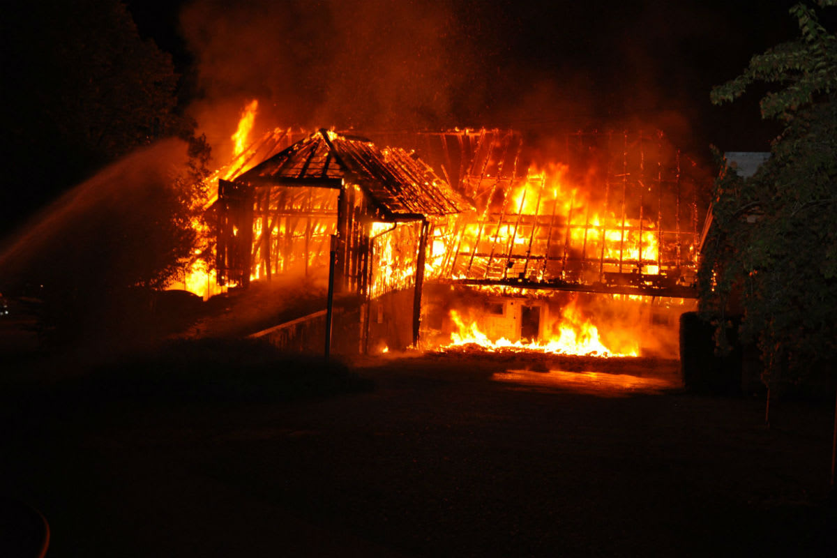 Aetingen SO - Unbewohntes Bauernhaus wird ein Raub der Flammen