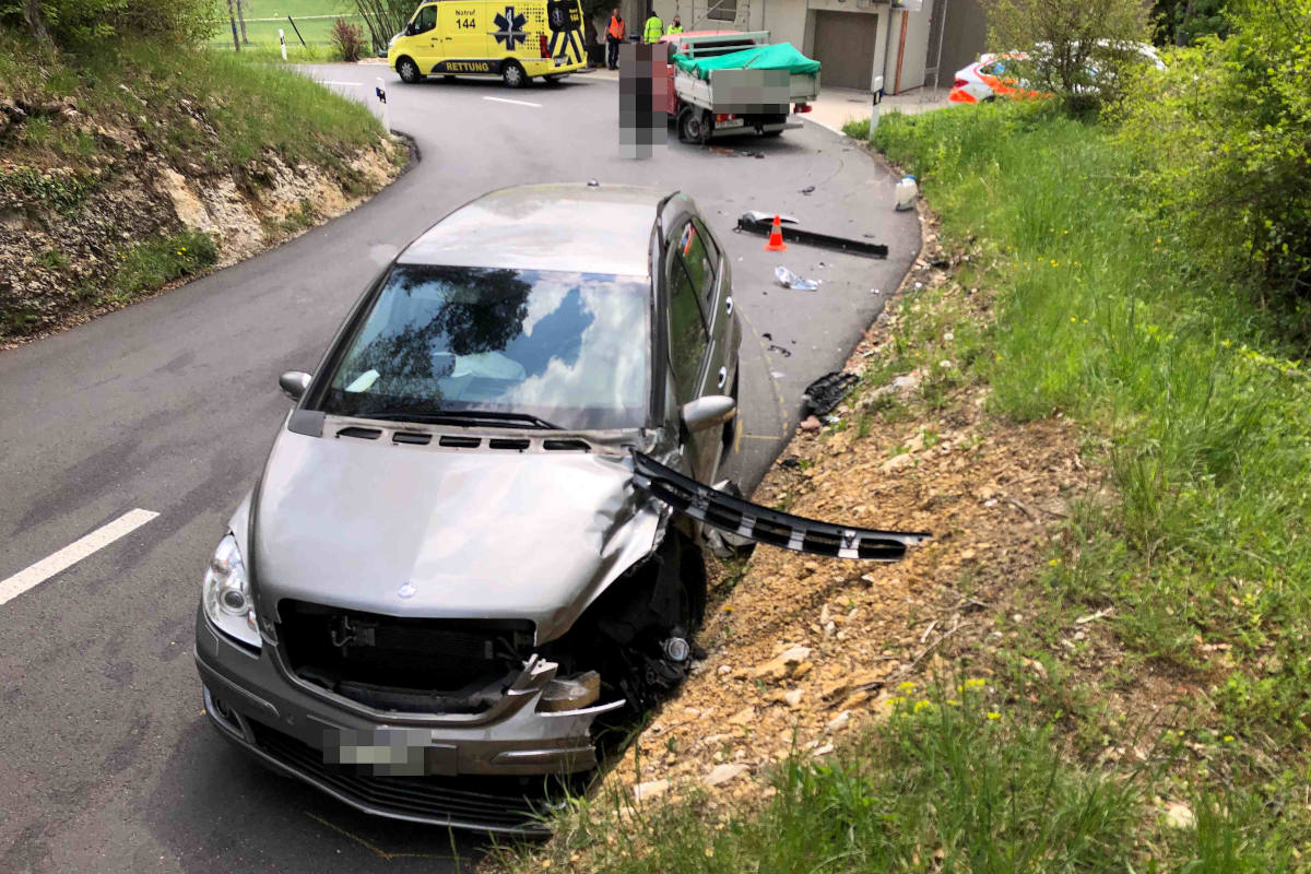 Seewen SO – Kollision zwischen einem Auto und einem Lieferwagen