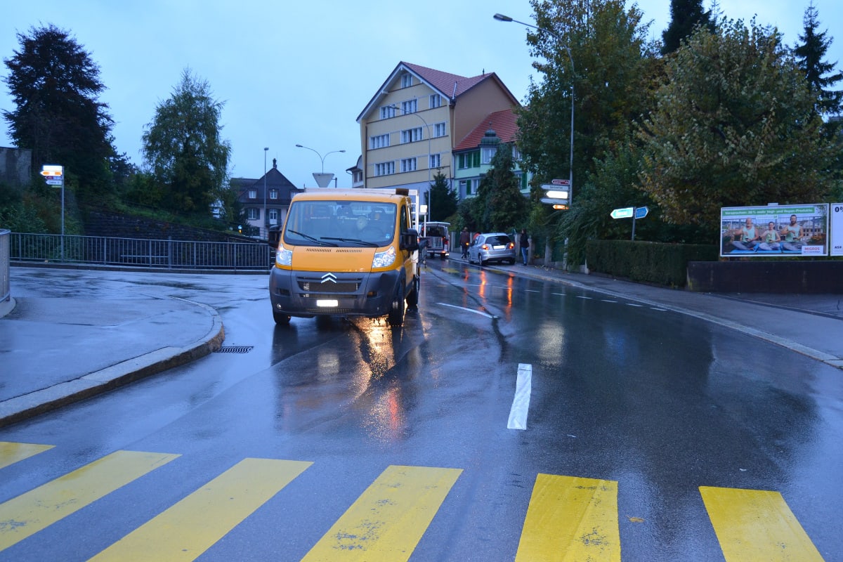 Herisau AR - Lieferwagen und Auto zusammengestossen
