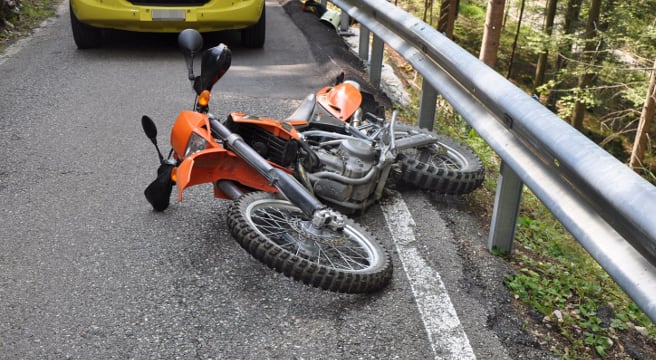 Motorradfahrer stürzt in Welschenrohr steile Böschung hinunter