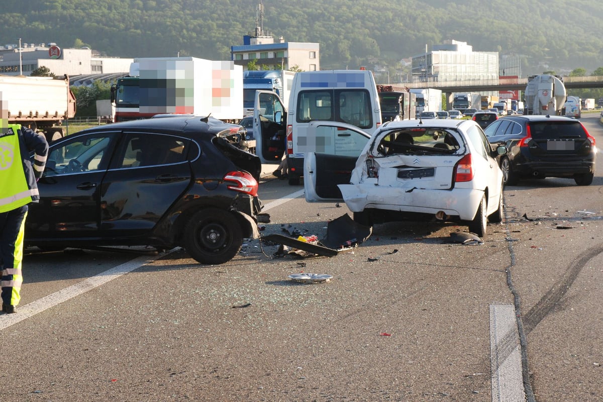 Zwei Schwerverletzte nach Auffahrkollision auf der A1 bei Oensingen