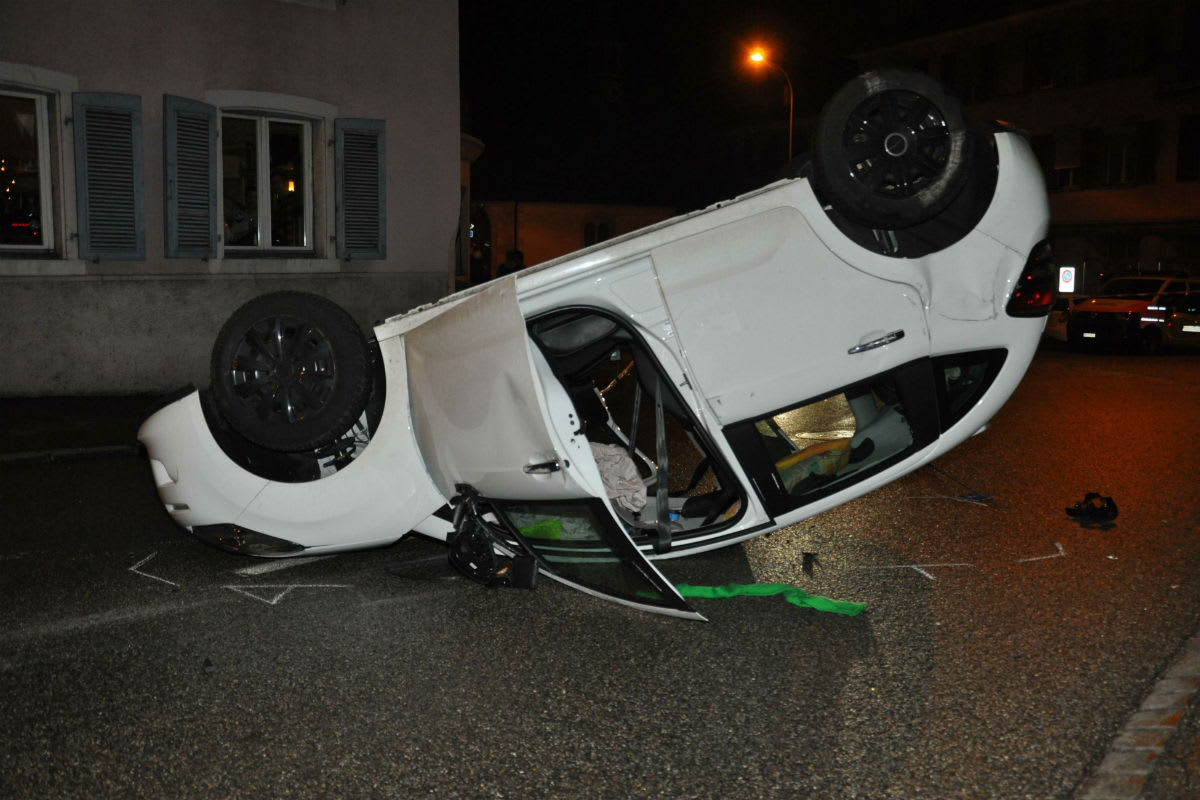 Balsthal SO - Zwei Verletzte nach Selbstunfall 