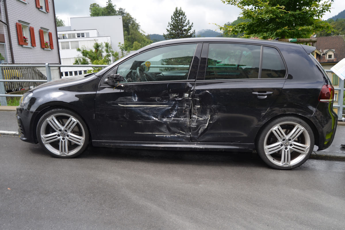 Auto und Anhänger kollidieren in Herisau