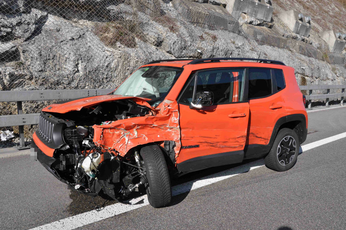 A1/Kappel SO - Auto kracht in Baustellenfahrzeug 