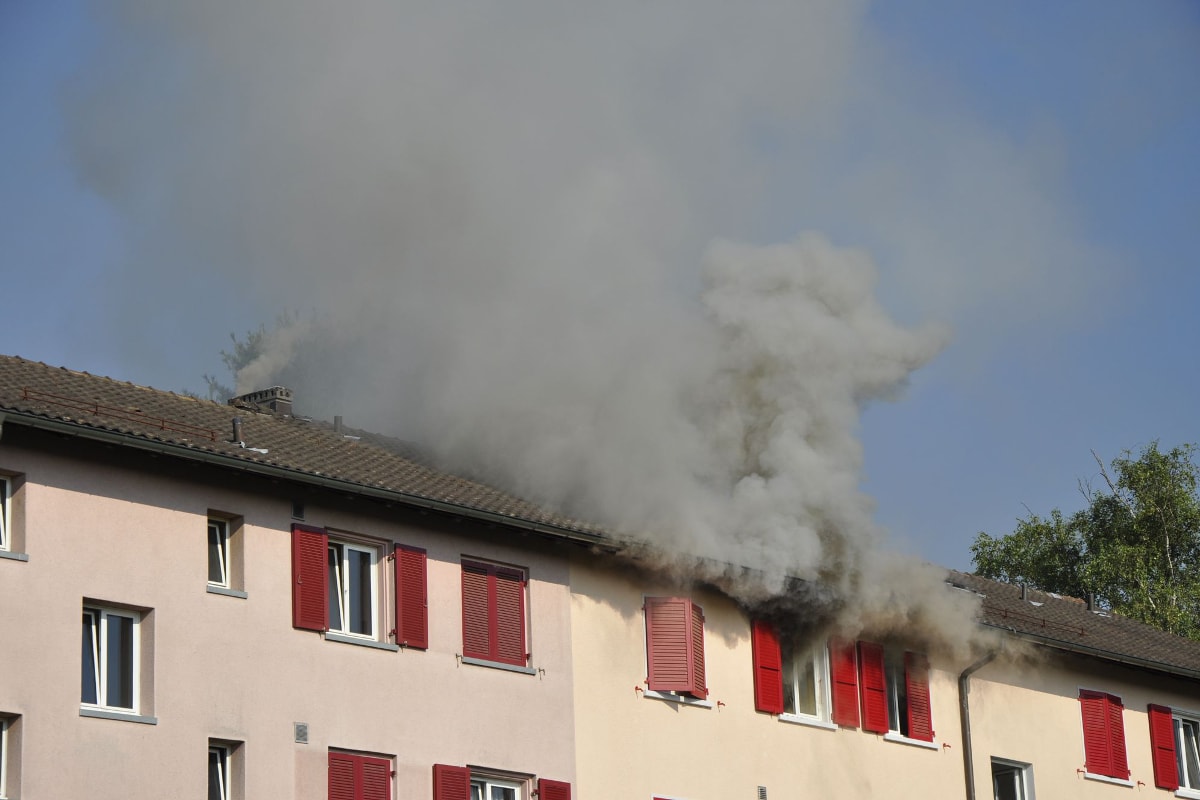 Feuer in Bellacher Mehrfamilienhaus