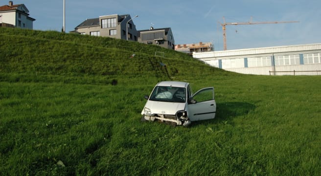 Junglenkerin verletzt sich bei Überholmanöver in Wolfhalden